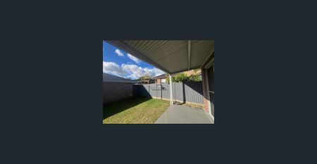 5 Bedroom "Mansion" ! - Photo 3