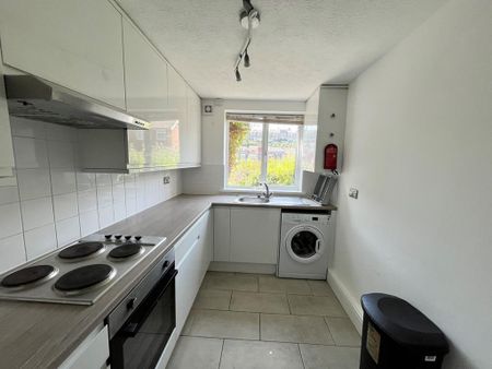 1 bedroom in a house share to rent - Photo 4