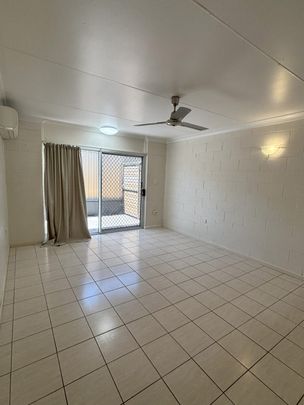 LOW MAINTENANCE 2 BEDROOM UNIT IN PRIME LOCATION - Photo 1