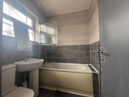 3 bedroom apartment to rent - Photo 4