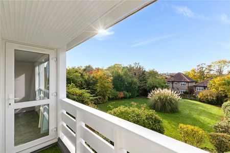 Chesterfield Court, Cranes Park, Surbiton, Surrey, KT5 flat to rent - Photo 3