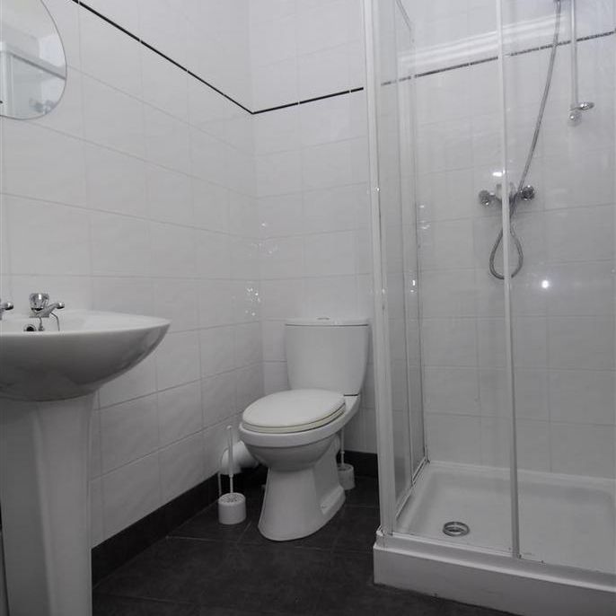 4 bedroom end of terrace house to rent - Photo 1