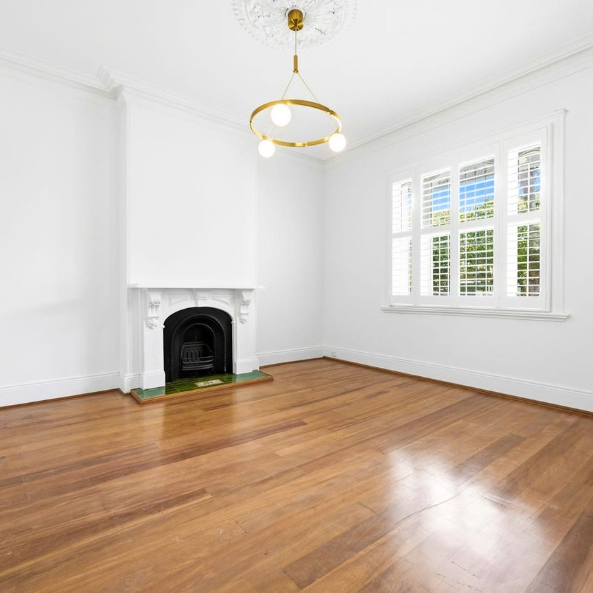CHARMING 1 BEDROOM TERRACE WITH GARDEN IN PRIME RANDWICK LOCATION - Photo 1