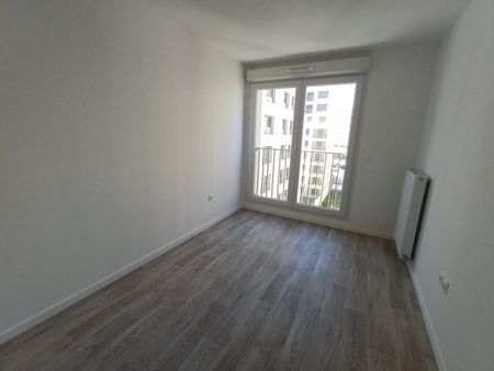 location Appartement T4 DE 80.7m² À BOBIGNY - Photo 3