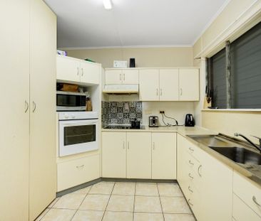 SHARE HOUSE - Room with shared bathroom available - Photo 4