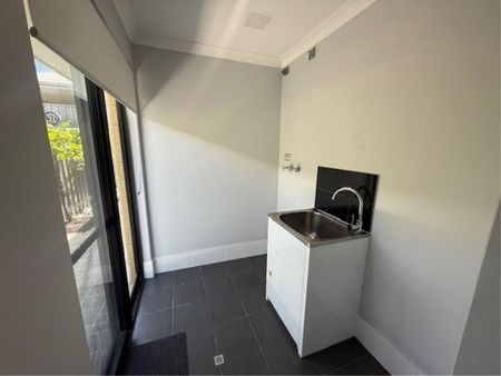 8 Canunda Approach, Wandi - Photo 3