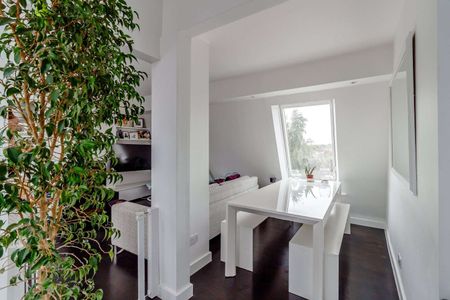 A well presented three bedroom maisonette with roof terrace - Photo 2
