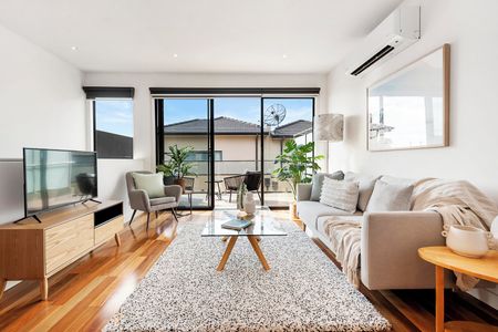 Contemporary boutique living by the bay! - Photo 3