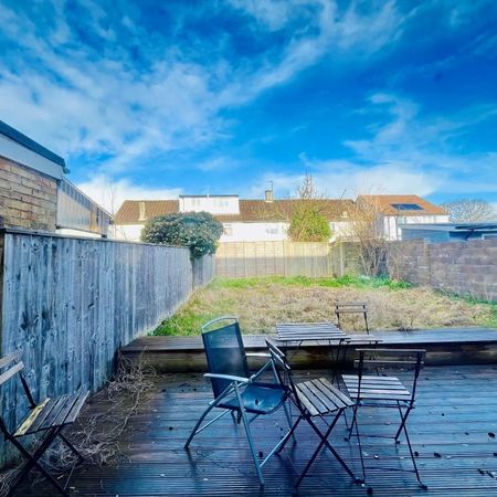 1 bedroom in a house share to rent - Photo 4