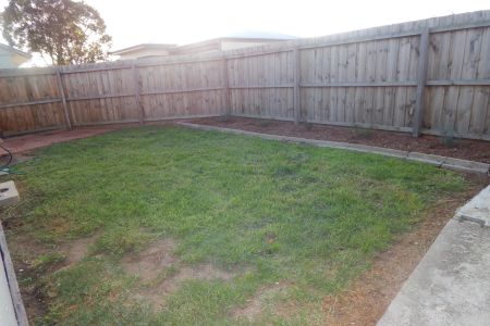 Comfortable 3 Bedroom Home in a Convenient Location - Photo 5