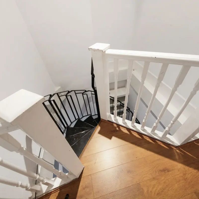 2 bedroom flat in London - Photo 1