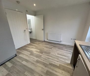 2 bedroom end of terrace house to rent - Photo 6