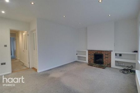3 bedroom detached bungalow to rent - Photo 2