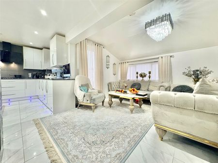 Heath Road, Hounslow, TW3 2NJ - Photo 2