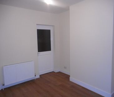 Queens Road, Southall - Photo 1