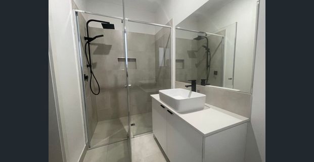 4 Bedroom House in point Cook(Alamanda School Zone) - Photo 1