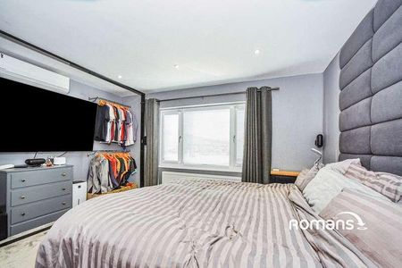 Don Close, Swindon, Wiltshire, SN25 - Photo 2