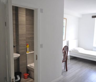 Room in a Shared House, Littleton Road, M7 - Photo 4