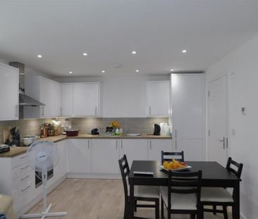 2 bedroom end of terrace house to rent - Photo 5