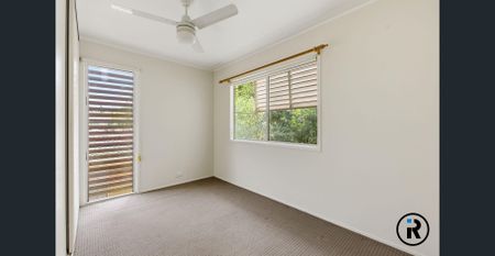Leafy Family Living with Versatile Downstairs Retreat 🌿🏡 - Photo 2