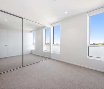 Find home: where light-filled living meets inner-west convenience - Photo 3