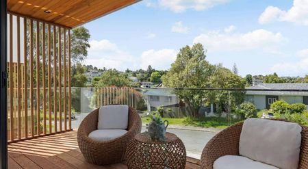 Beautiful 3-Bedroom house in the heart of Sunnynook - Photo 5