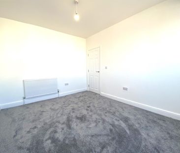 5 bed terraced house to rent in Wakemans Hill Avenue, London, NW9 - Photo 2
