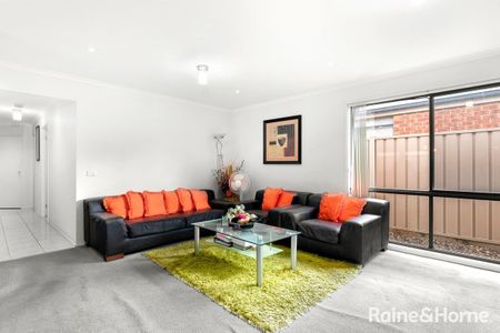 Splendid 3Br Home in Caroline Springs! - Photo 2