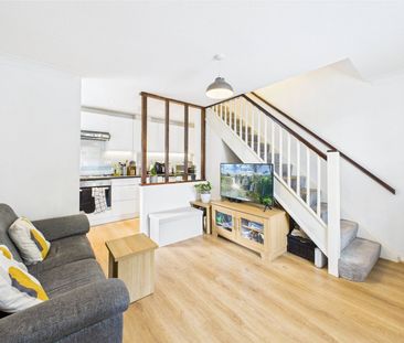 Hyacinth Close, Hampton, Middlesex, TW12 - Photo 3