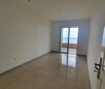 Location Appartement 3 pièces 65m² ST DENIS 97400 - Photo 5