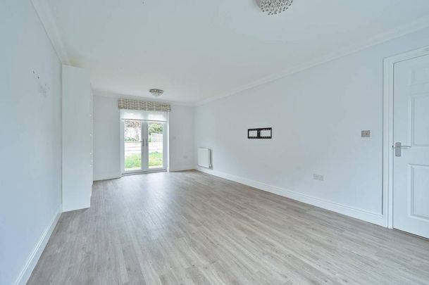 4 bedroom detached house to rent - Photo 1
