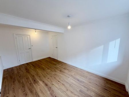 4 bedroom detached house to rent - Photo 3