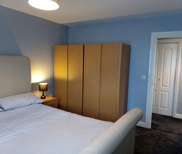 2 bedroom ground floor flat to rent - Photo 2