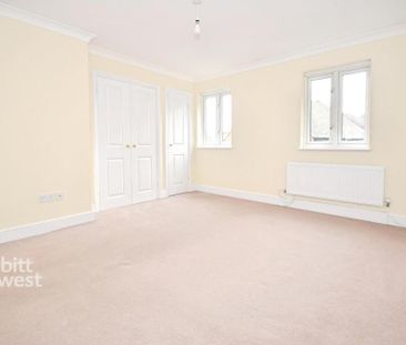 4 bedroom detached house to rent - Photo 4
