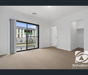 Modern 3 Bedroom Townhouse in Oran Park - Photo 3
