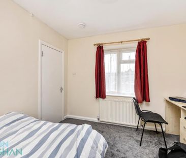 4 bedroom semi-detached house to rent - Photo 5