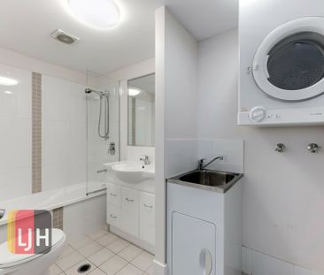 2 BEDROOM 2 BATHROOM GROUND FLOOR UNIT WITH PRIVATE COURTYARD - Photo 6