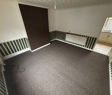 3 bed Terraced - To Let - Photo 3