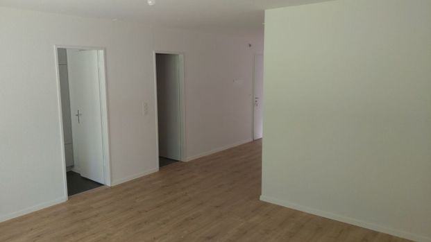 Teilsanierte 3-Zimmerwohnung in Péry zu vermieten - Photo 1