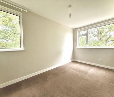 4 bedroom end of terrace house to rent - Photo 6