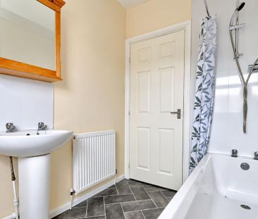 2 bedroom terraced house to rent - Photo 4