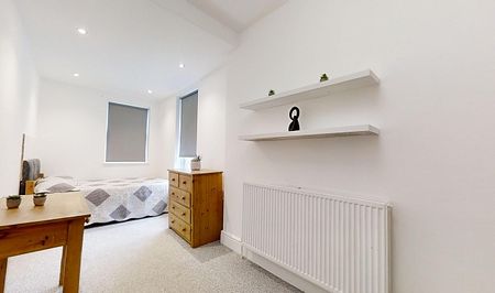 Well-Designed 4-Bedroom, 2-Bathroom Property Near Hallam University - Photo 2