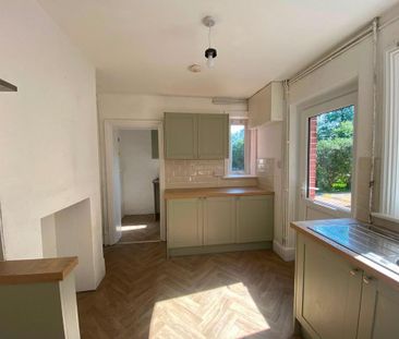 2 bedroom terraced house to rent - Photo 4