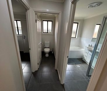 5 Honeyeater Circuit, Thurgoona, NSW 2640 - Photo 3