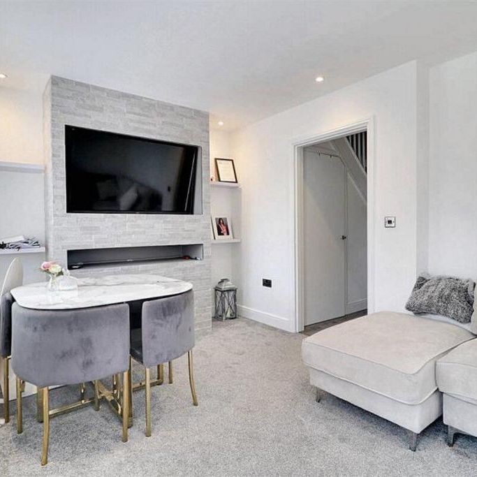 2 bedroom end of terrace house to rent - Photo 1