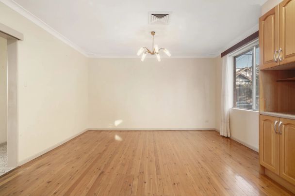 Large 3-Bedroom House with Garage in the Heart of Balmain Village - 3 Month Short Term Lease - Photo 1