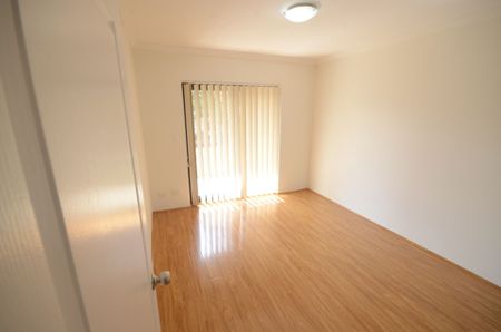 Beautiful 2 Bedroom Apartment - Photo 3