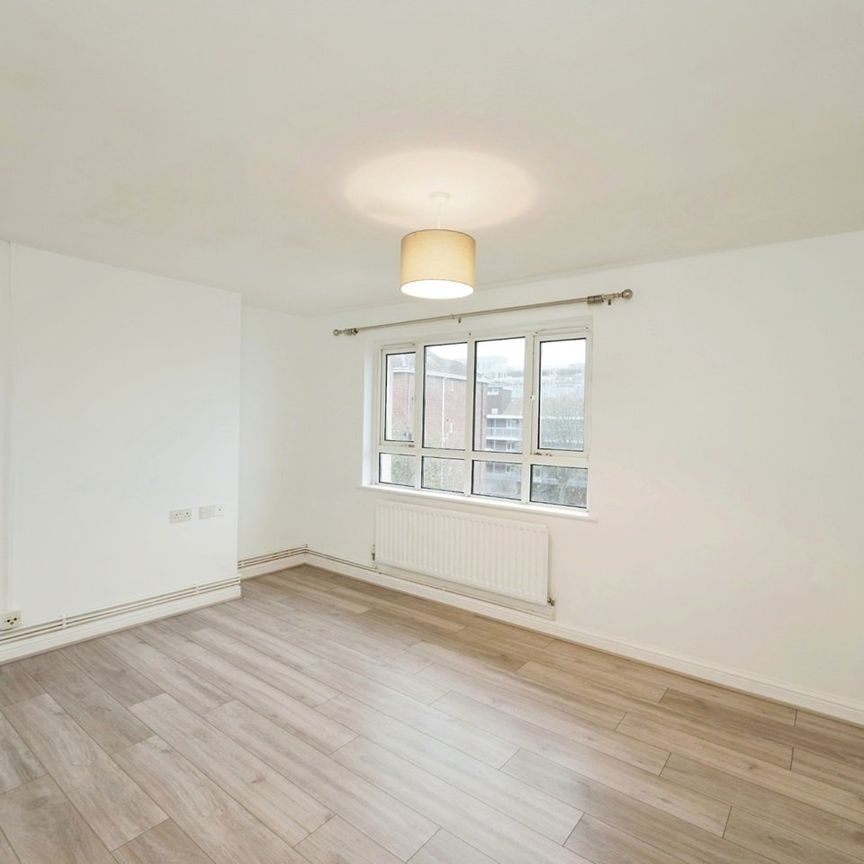 2 Bed Flat, Elton House, BS2 - Photo 1