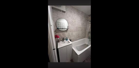 Room in a Shared House, Cranley Road, E13 - Photo 2