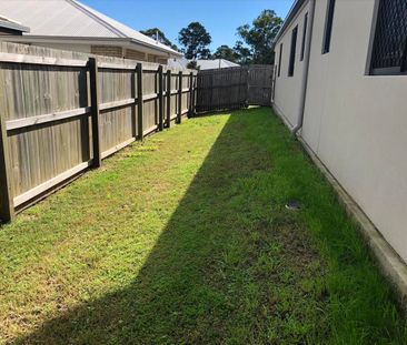 Lovely 3 Bedroom Home With 2 Air Conditoners and Security Screens T... - Photo 4